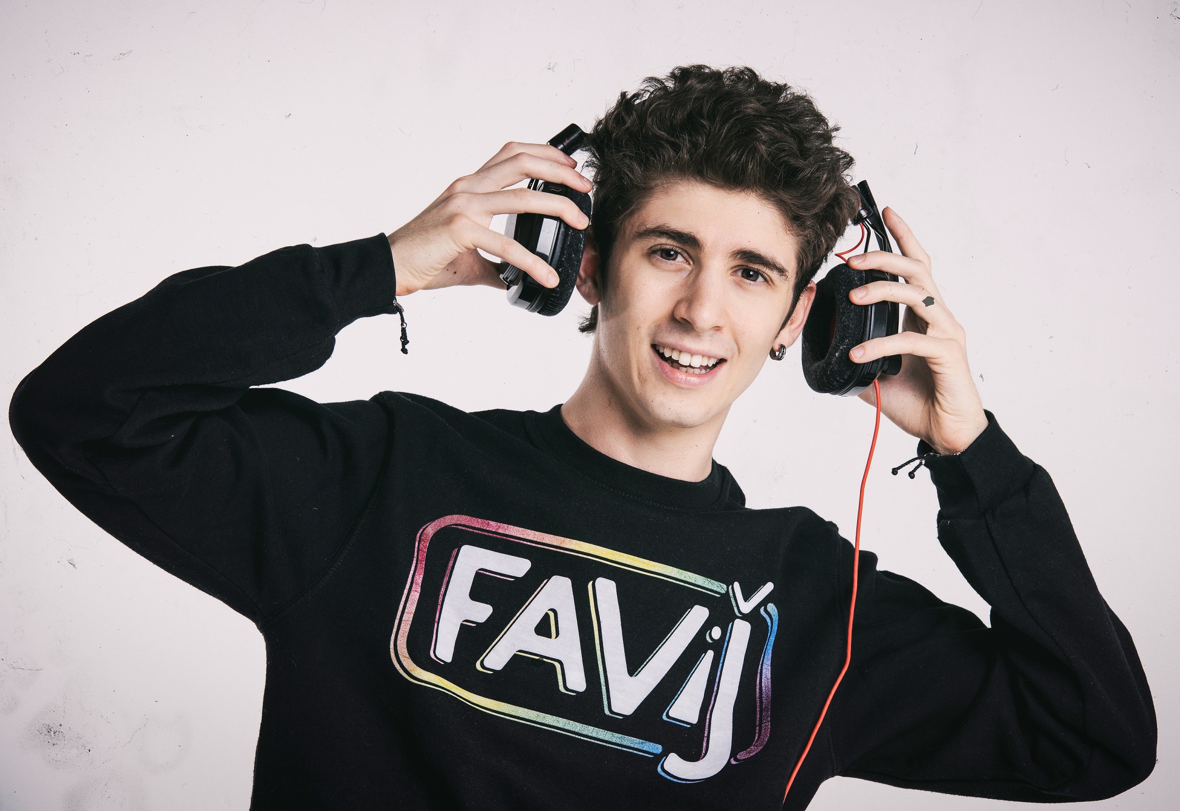 CORONAVIRUS: WEB STARS CHANNEL E SAVE THE CHILDREN UNISCONO LE FORZE E LANCIANO LA CAMPAGNA #iomidivertoacasa