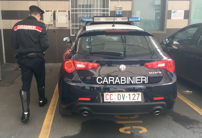 A 85 anni deruba suo coetaneo al market