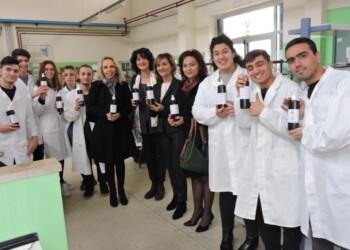 A Teramo disinfettante prodotto a scuola