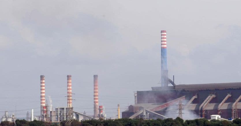 Allarme all’Ilva: piazzali pieni, si può produrre ma non consegnare l’acciaio