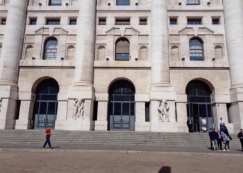 Borsa: Milano apre in rialzo (+1,96%)