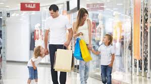 Carta famiglia estesa a tutti: chi ha figli può chiederla ma gli sconti sono pochi