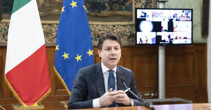 Conte: «Obbligo massima sicurezza ai lavoratori: a breve gratis guanti e mascherine»