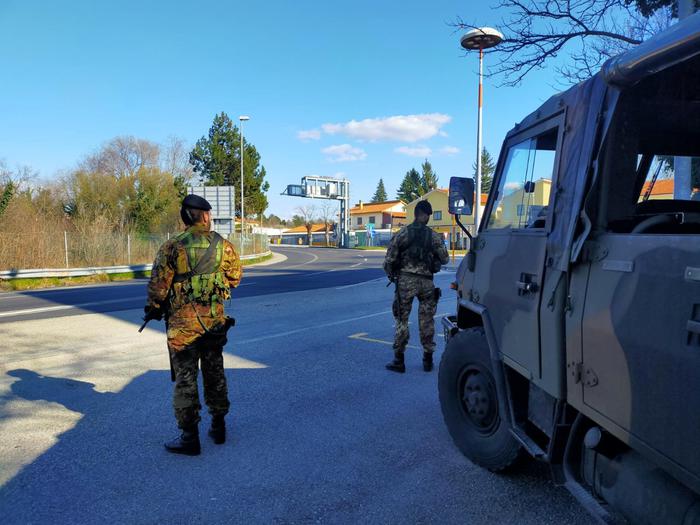 Controlli militari vicino a confine Slovenia