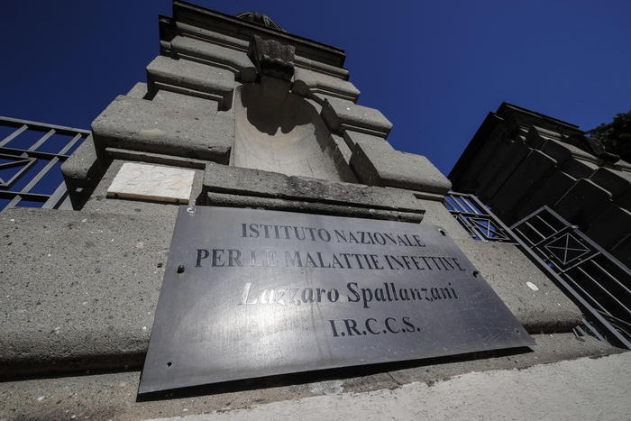 Coronavirus, agente è papà studente Roma