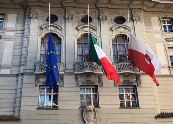 Coronavirus: anche a Bolzano bandiere a mezz’asta