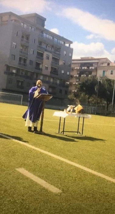 Coronavirus: Foggia, messa al megafono