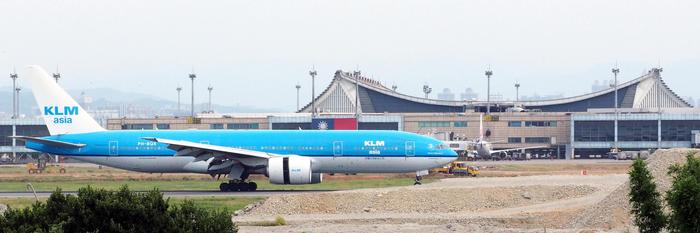 Coronavirus: KLM taglia 2.000 posti