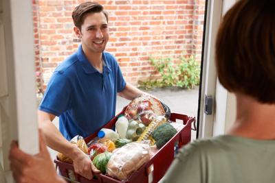 Iorestoacasa.delivery, rete di negozi di vicinato che portano la spesa a casa