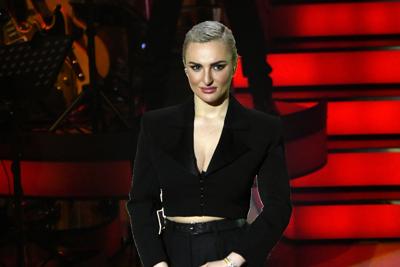 Coronavirus, “se metto la maschera? Sì, di bellezza”: gaffe di Arisa 