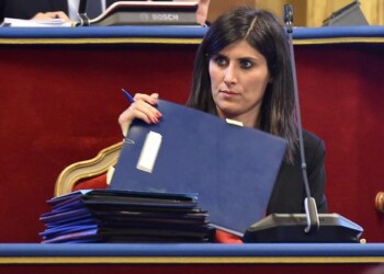 Coronavirus: stretta Torino, chiuse piscine e palazzetti