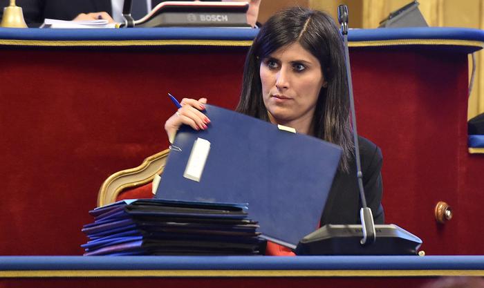 Coronavirus: stretta Torino, chiuse piscine e palazzetti