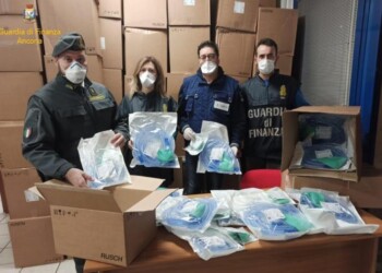 Coronavirus, bloccati respiratori export