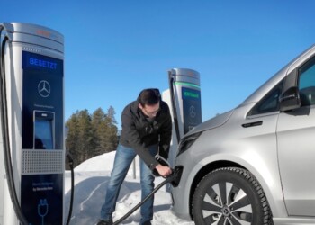 EQV, Mercedes-Benz, scioglie anche neve e ghiaccio!