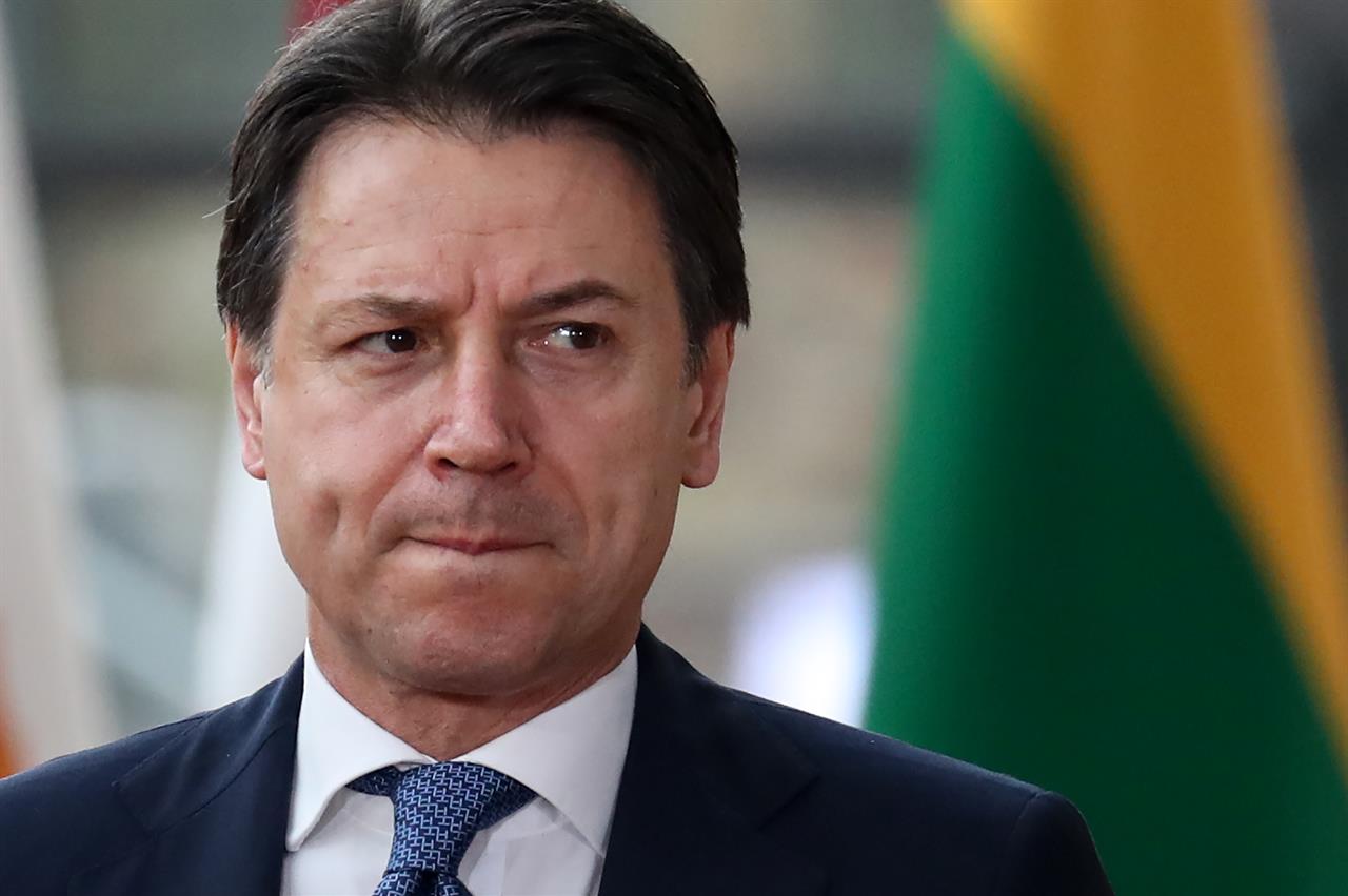 Giuseppe Conte è inadeguato a guidare l’Italia (ma è il nostro inadeguato)