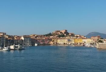 In auto donna morta e figlia incosciente