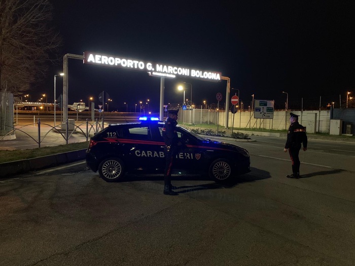 Lasciano Parma per vacanza, denunciati