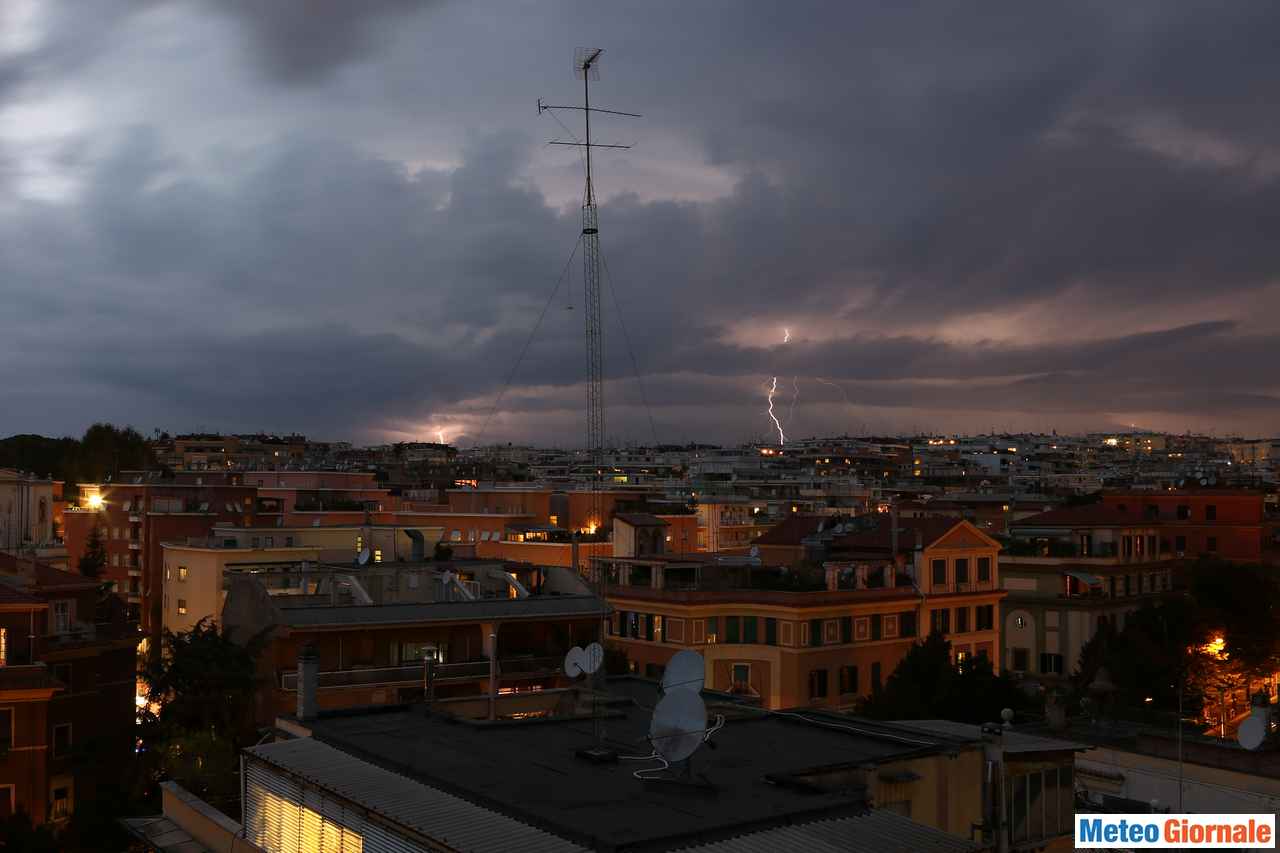 Meteo ROMA: PIOGGE e TEMPORALI venerdì, seguiranno schiarite sempre più ampie