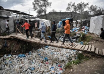 Migranti: Grecia, incendio a campo Moria