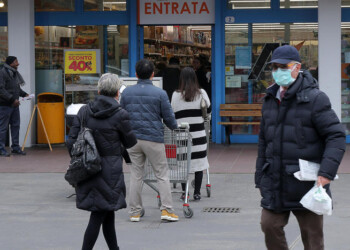 Negozi 8,30-19, domenica stop alle 15