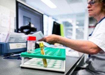 Nuoro, 100 tamponi a medici e infermieri