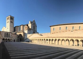 P.Fortunato, Assisi vuota vi abbraccia