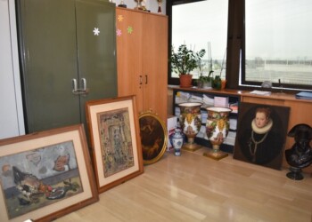 Perquisizioni droga, trovate opere d’arte
