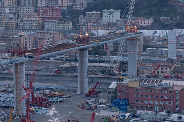 Ponte Genova: montata terza maxi campata