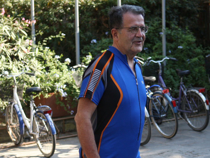 Prodi dà l’esempio, ‘Corro in casa’