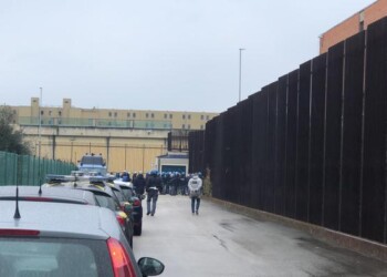 Rivolta in carcere Prato, celle in fiamme