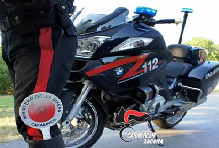 Ruba postamat nonna e preleva 3.700 euro