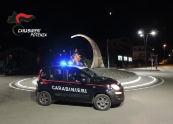 Rubano 500 euro ad anziano, due fermate