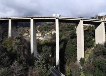 Sequestrate barriere tre viadotti su A16