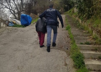 Si allontana da casa di riposo, trovata