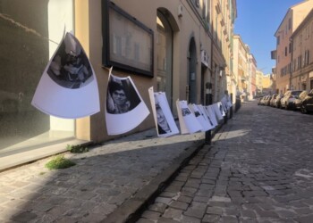 25 aprile, ad Ancona ‘corteo’ di foto