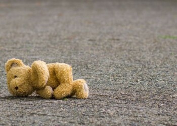 Bimbo cade da finestra e muore a Caserta