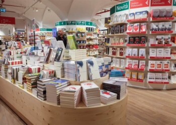 CORONAVIRUS. A ROMA RIAPRONO LIBRERIE, LETTORI IN FILA E PRIMI ACQUISTI NELLA CAPITALE