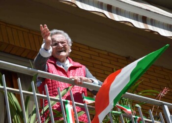 A 108 anni festeggia con tricolore