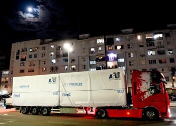 A Napoli 57 tir covid center da campo