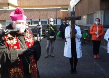 A Reggio Via Crucis da chiesa a ospedale