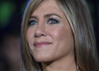 Aniston cuore d’oro con infermiera malata Covid