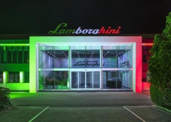 Automobili Lamborghini: mascherine e visiere mediche