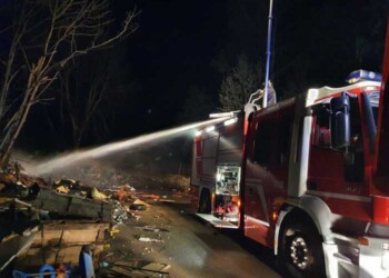Bruciano rifiuti campo nomadi Asti, Conapo ‘rischiamo vita’