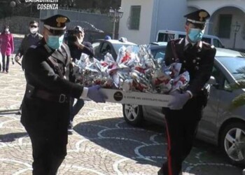 Cc donano 300 uova di Pasqua a bambini