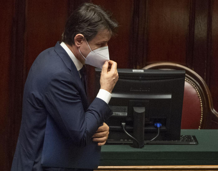 Conte a Milano in prefettura