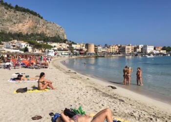 Coronavirus: chi abita al mare può fare bagno già in fase 1
