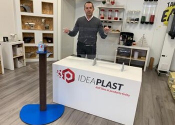 Coronavirus: dai parchi gioco ai dispositivi di protezione, storia di riconversione  