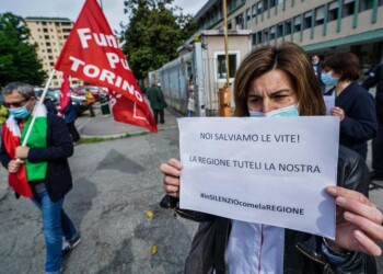 Coronavirus, flash mob operatori sanitari