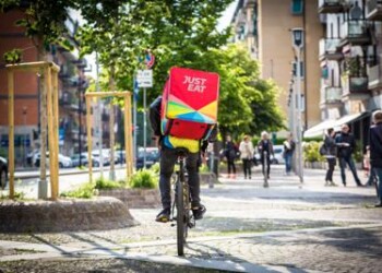 Coronavirus: food delivery essenziale per 90% italiani, boom gelato, +133% 