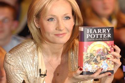 Coronavirus, l'autrice Harry Potter: Ho avuto i sintomi per 2 settimane, ora guarita